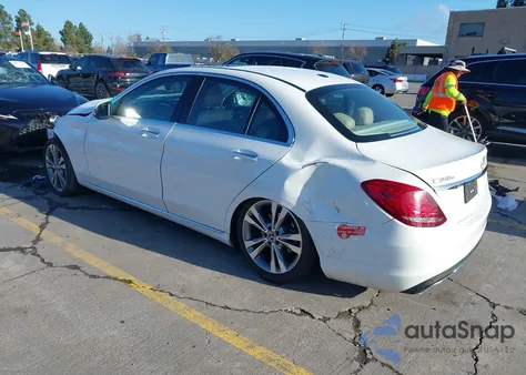 2018 Mercedes-Benz C 350E z USA, uszkodzony, nr VIN 55SWF4HB1JU272144